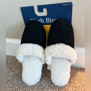 High Sierra Black and White Sherpa Lined Women’s Slippers
